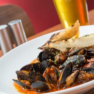 Cozze al Vino Blanco (Mussels Simmered in Wine)
